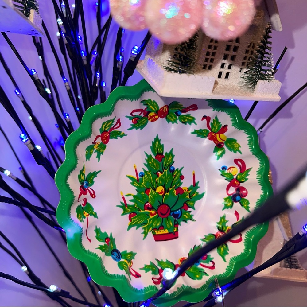 Christmas Vintage Plates Plastic set of 6 - Picture 4 of 13